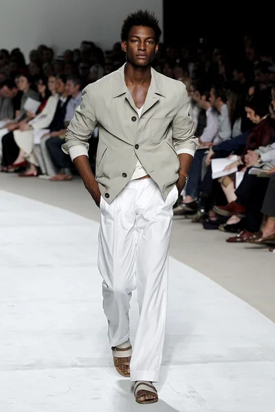 Look 18